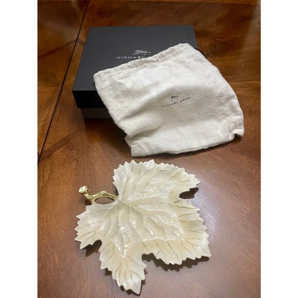 NIB Michael Aram Winter Leaf Grape Leaf Dish White Enamel Over Gold Decorative - Picture 1 of 13